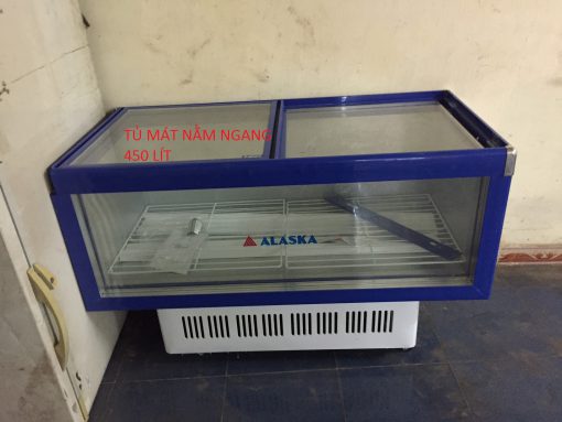 Tủ mát nằm ngang cũ 450 lít, thiết kế cửa kính trượt, phù hợp trưng bày thực phẩm trong cửa hàng nhỏ và quầy trái cây