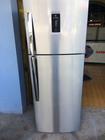 Tủ lạnh Electrolux cũ 320 lít, tiết kiệm điện, thiết kế hiện đại, phù hợp gia đình 3–5 người
