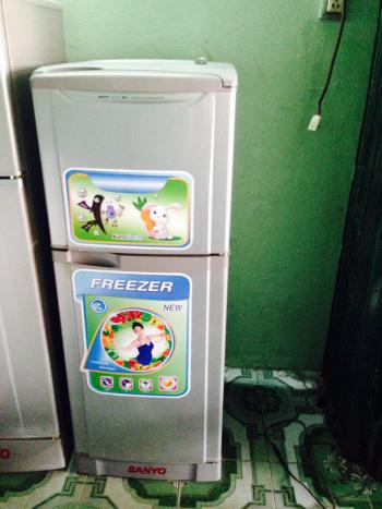 Tủ lạnh Sanyo 130 lít cũ, tiết kiệm điện, máy lạnh sâu, thiết kế gọn nhẹ, giá rẻ
